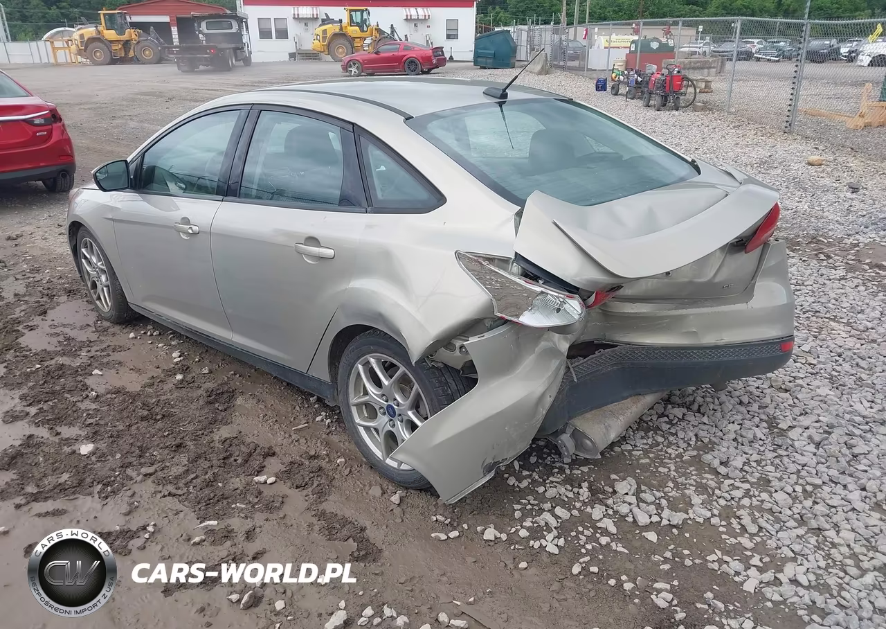 2015 Ford Focus Se VIN:1FADP3F25FL260267 - 3