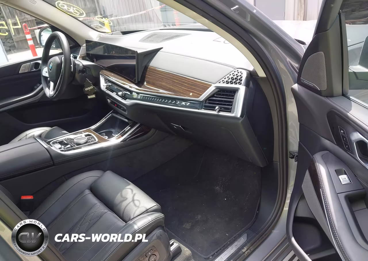 2026 BMW X7 xDrive40I VIN:5UX23EM09T9074121 - 5