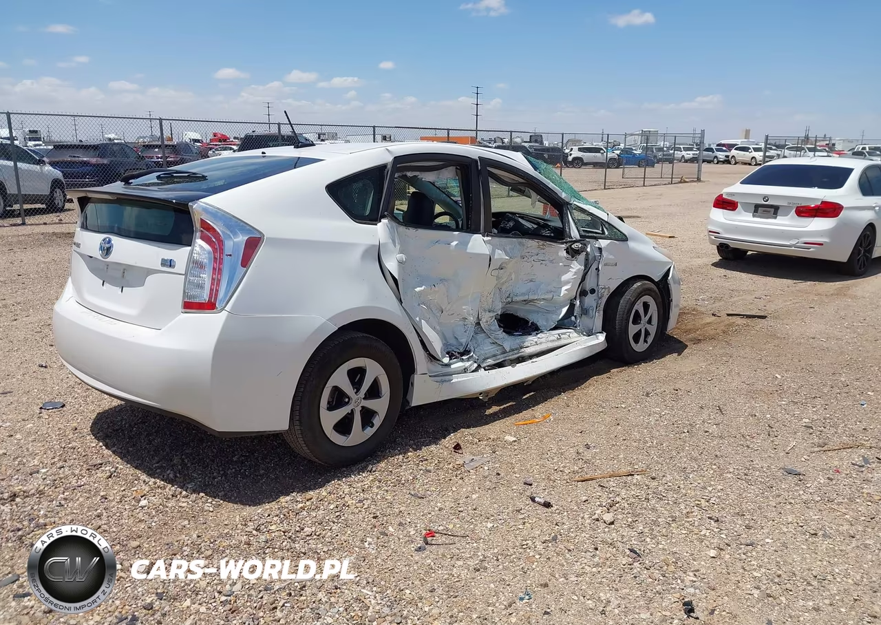 2013 Toyota Prius Four VIN:JTDKN3DU7D5590036 - 4