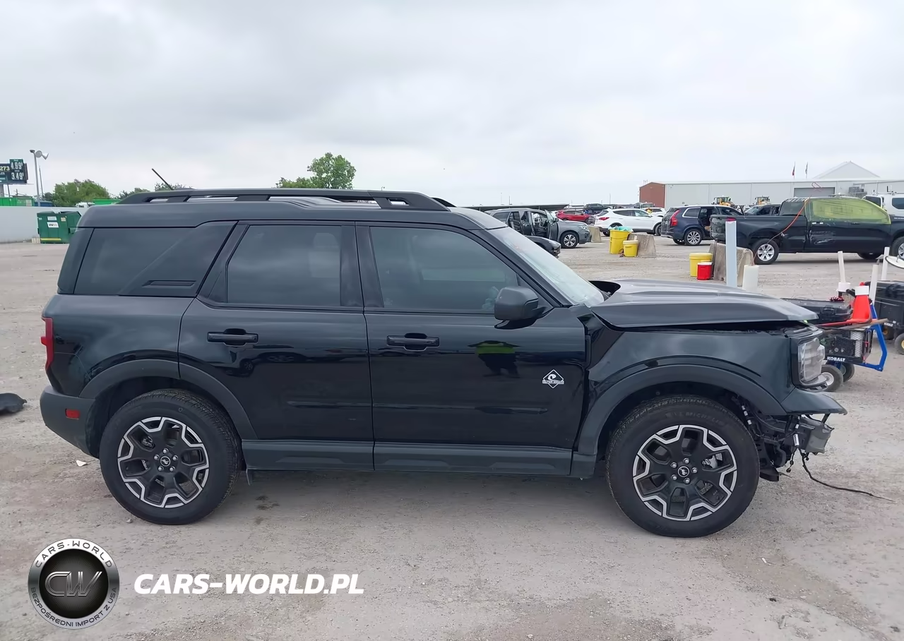2025 Ford Bronco Sport Outer Banks VIN:3FMCR9CN2SRE69622 - 14
