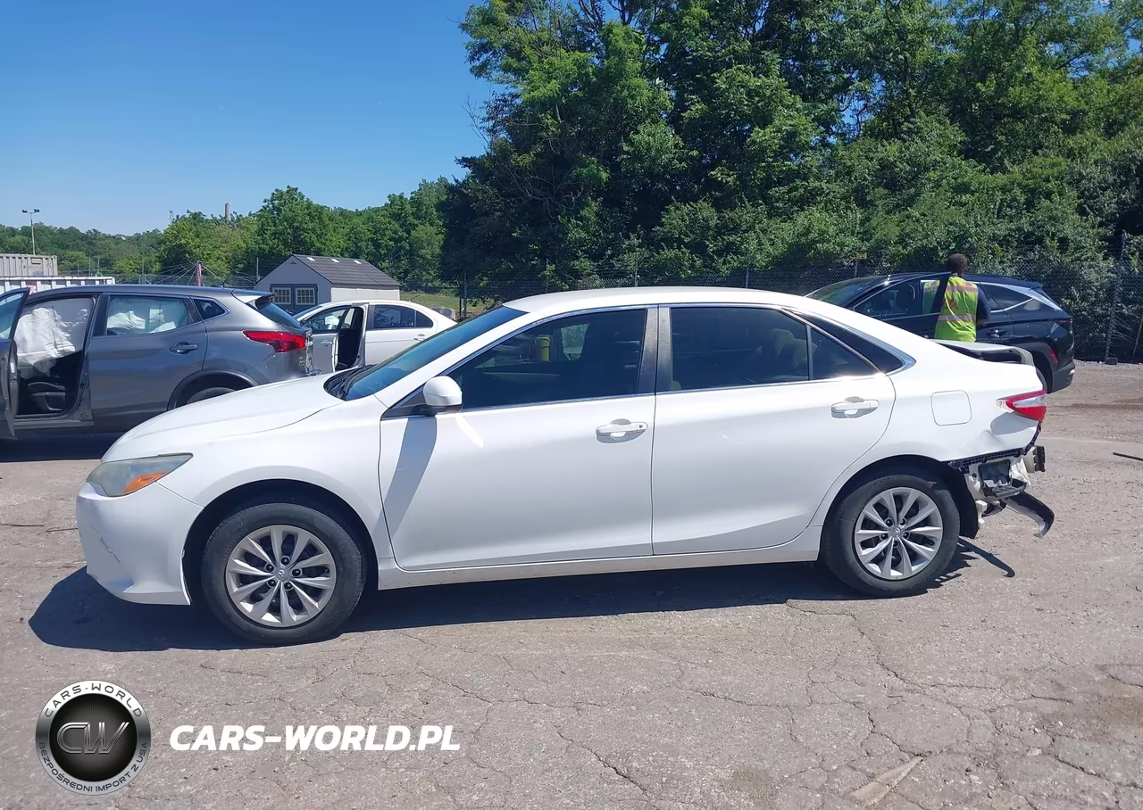 2017 Toyota Camry Le VIN:4T1BF1FK1HU315881 - 14