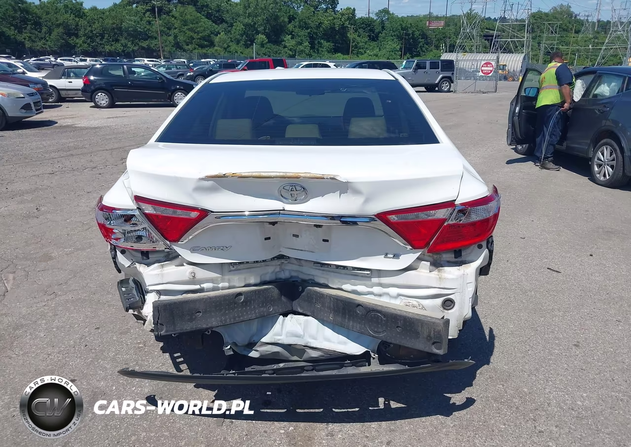 2017 Toyota Camry Le VIN:4T1BF1FK1HU315881 - 16