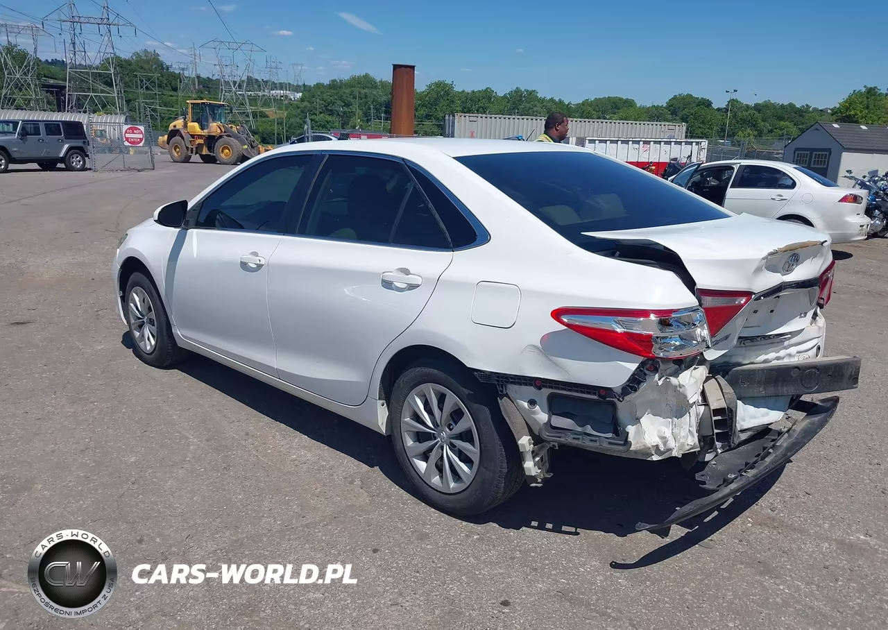 2017 Toyota Camry Le VIN:4T1BF1FK1HU315881 - 3
