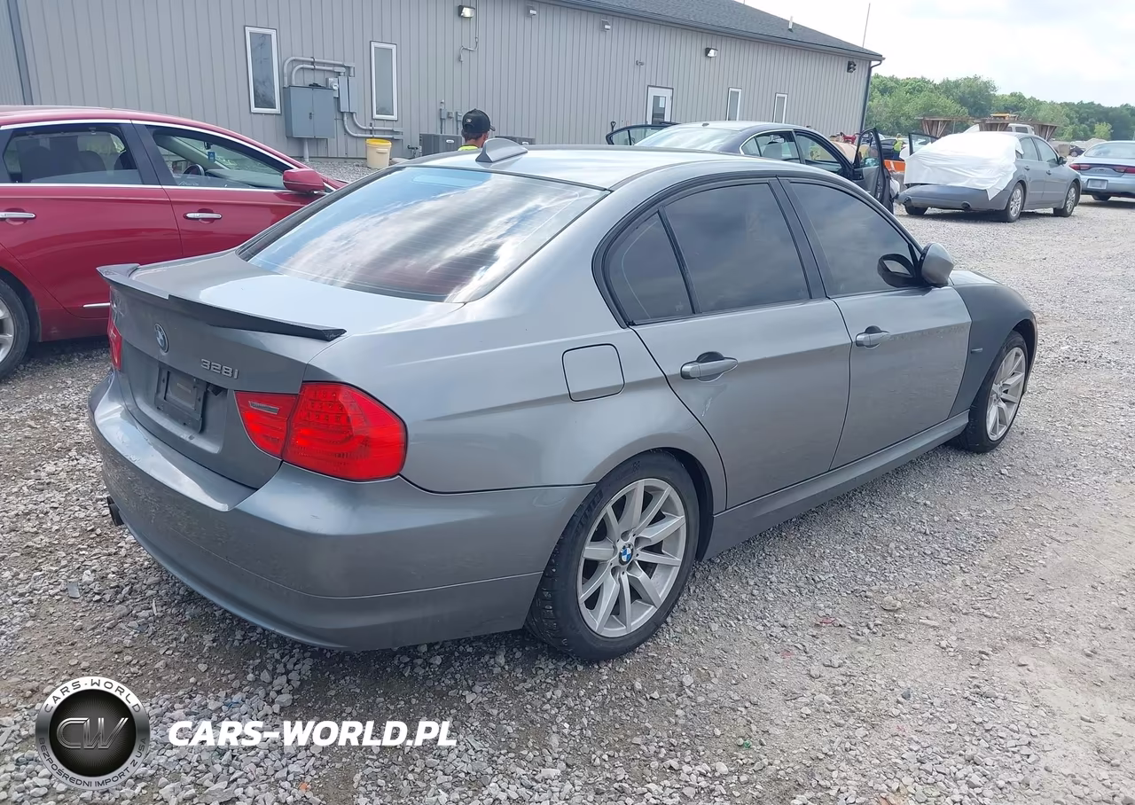 2009 BMW 328I VIN:WBAPH77569NM29755 - 4