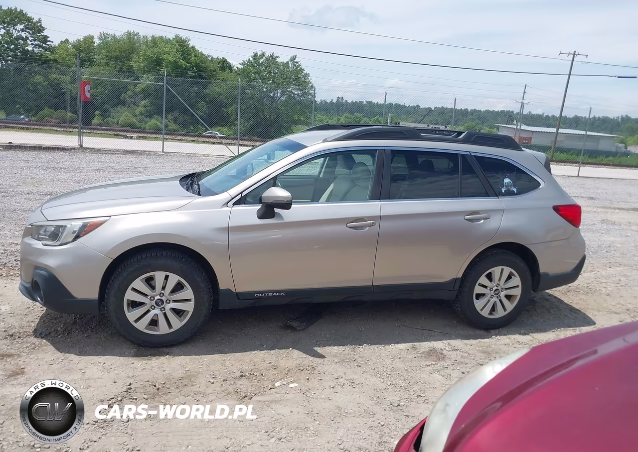 2018 Subaru Outback 2.5I Premium VIN:4S4BSAFC6J3381763 - 14