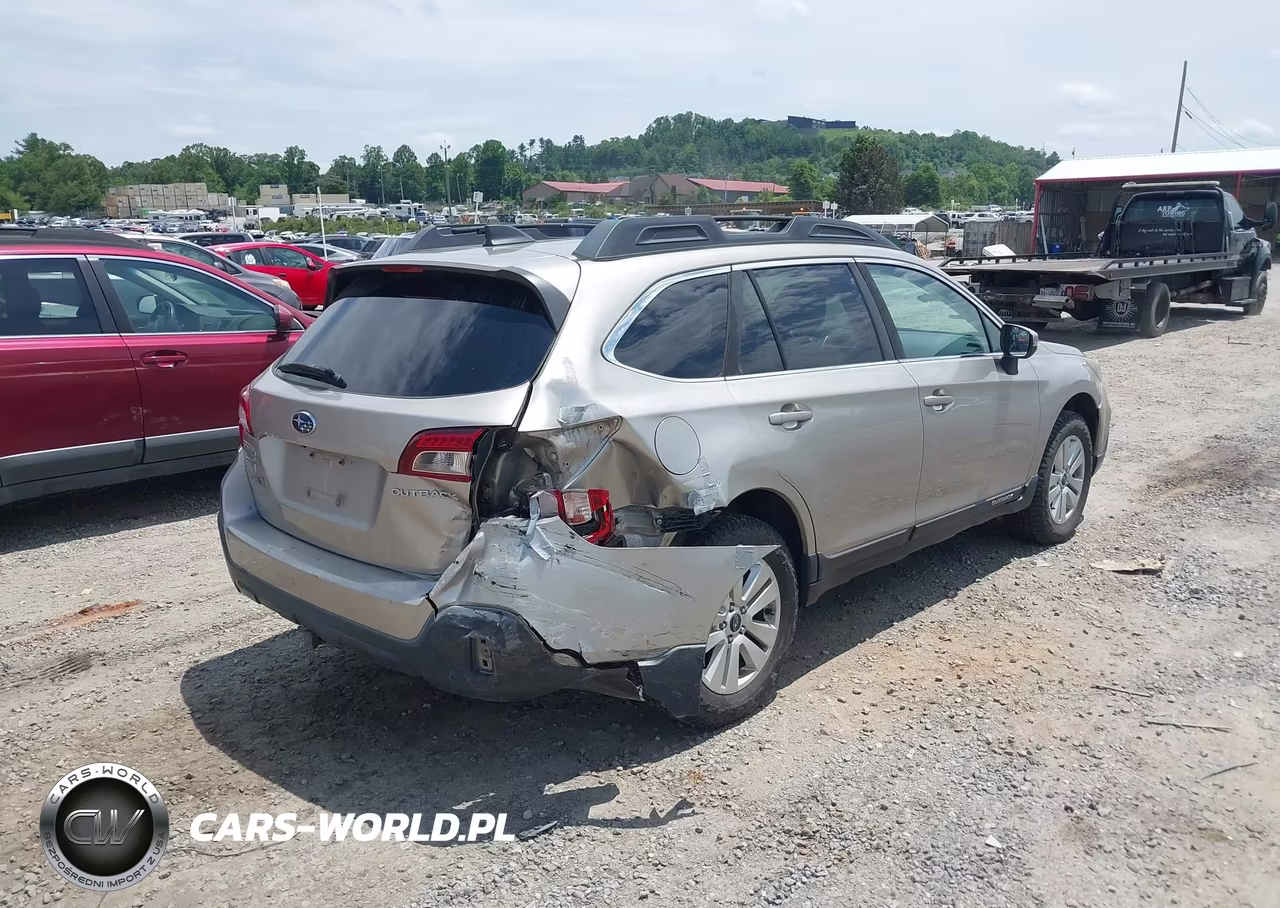 2018 Subaru Outback 2.5I Premium VIN:4S4BSAFC6J3381763 - 4
