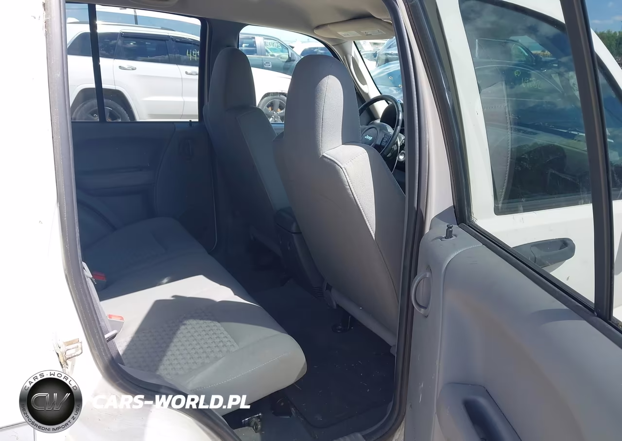 2006 Jeep Liberty Sport VIN:1J4GL48K06W279923 - 8