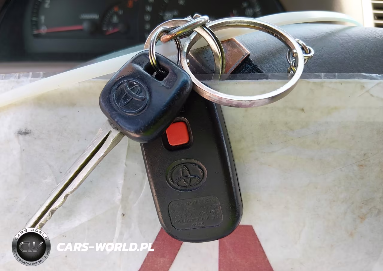 2003 Toyota Camry Le VIN:4T1BE32K93U136663 - 11