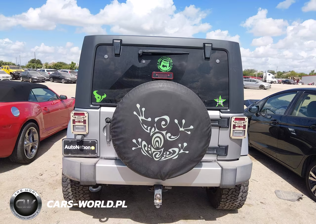 2015 Jeep Wrangler Unlimited Sahara VIN:1C4BJWEG4FL558679 - 17