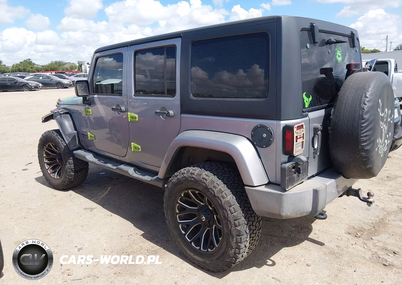 2015 Jeep Wrangler Unlimited Sahara VIN:1C4BJWEG4FL558679 - 3