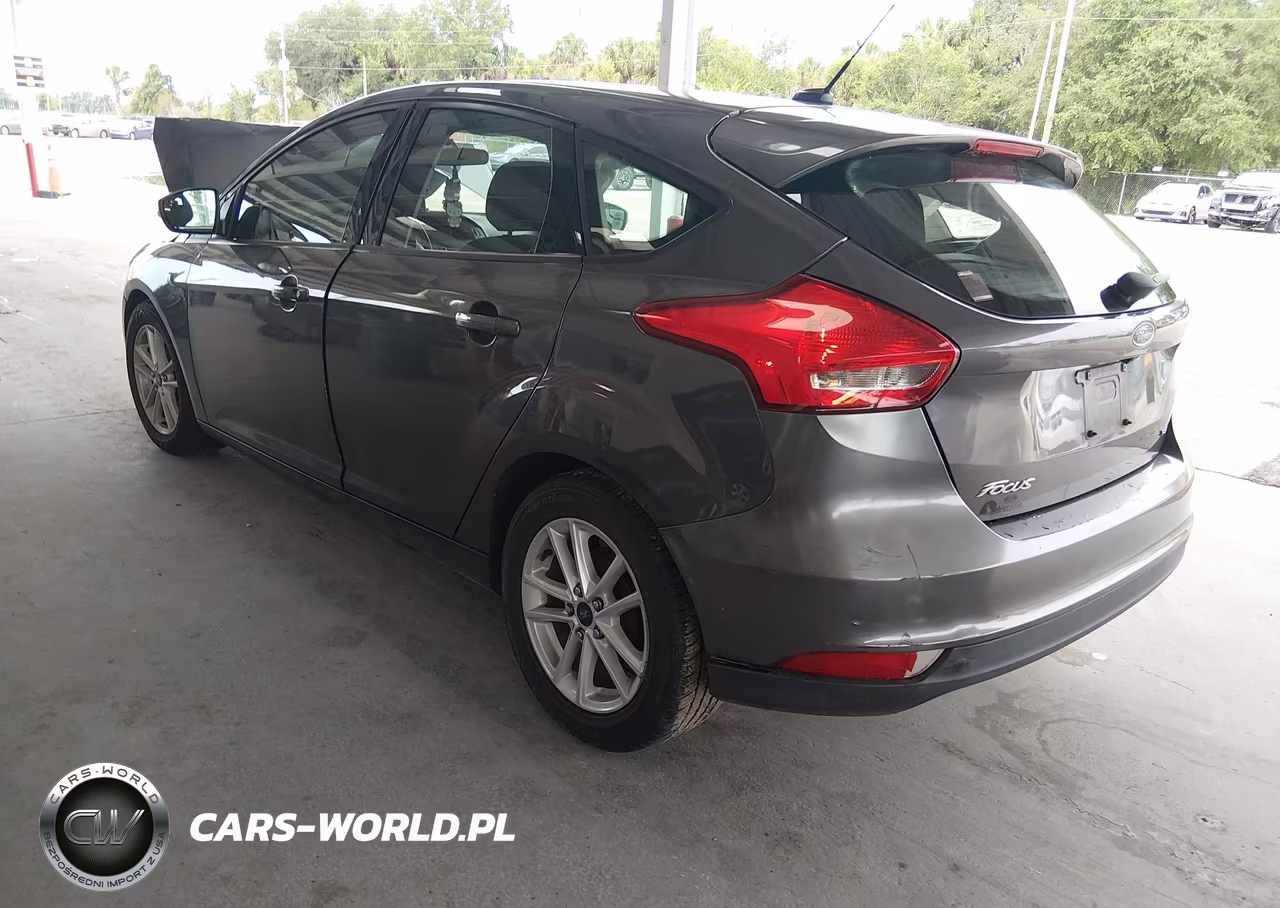2018 Ford Focus Se VIN:1FADP3K27JL236387 - 3