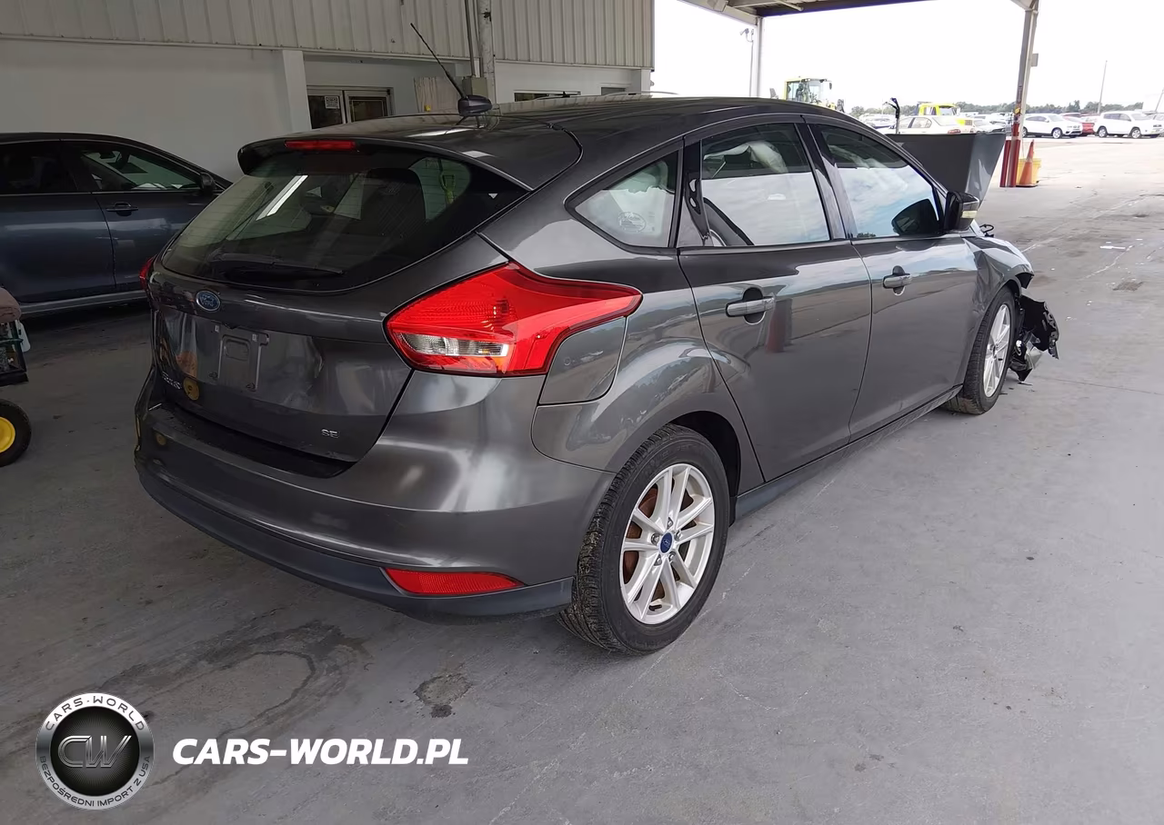 2018 Ford Focus Se VIN:1FADP3K27JL236387 - 4