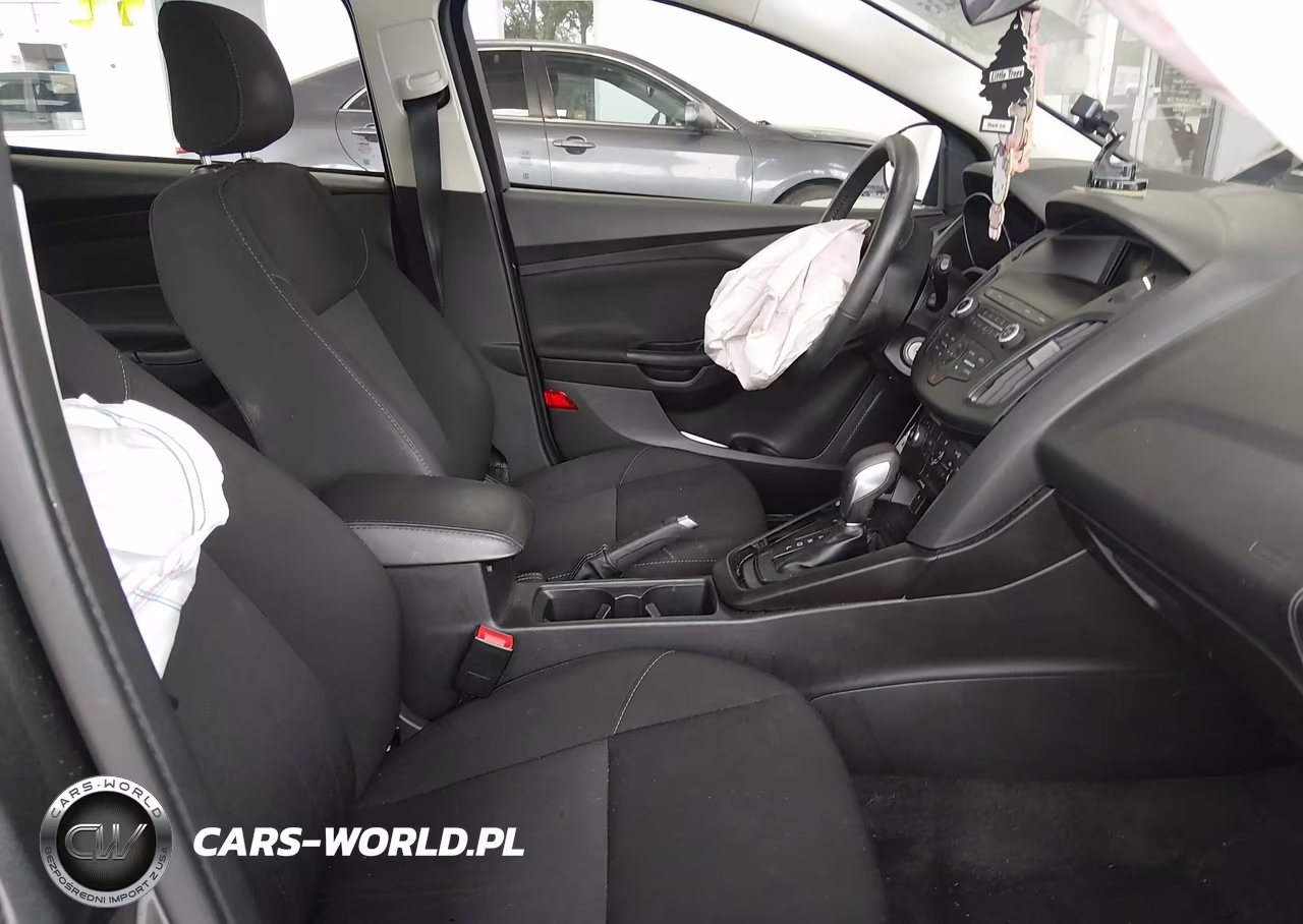 2018 Ford Focus Se VIN:1FADP3K27JL236387 - 5