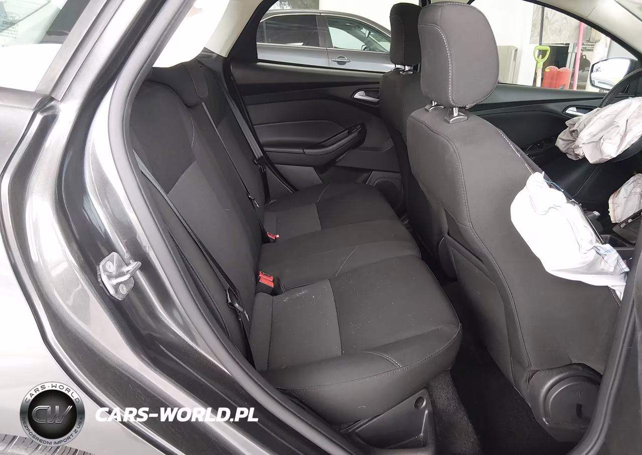 2018 Ford Focus Se VIN:1FADP3K27JL236387 - 8