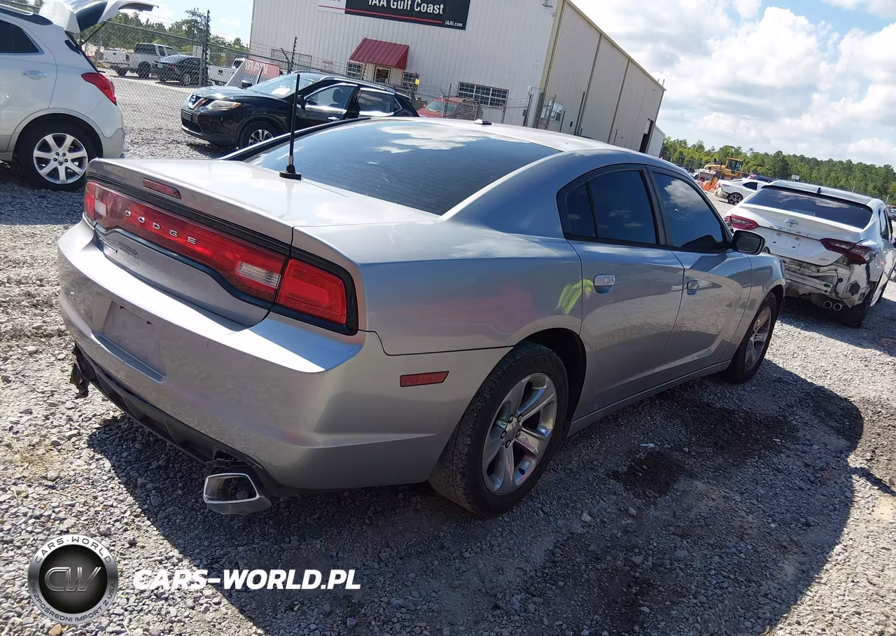 2011 Dodge Charger Rallye Plus VIN:2B3CL3CG5BH572230 - 4