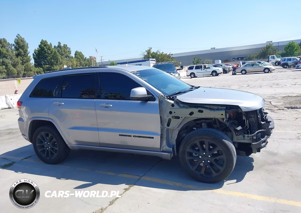 2020 Jeep Grand Cherokee Altitude 4X2 VIN:1C4RJEAG2LC391393 - 13