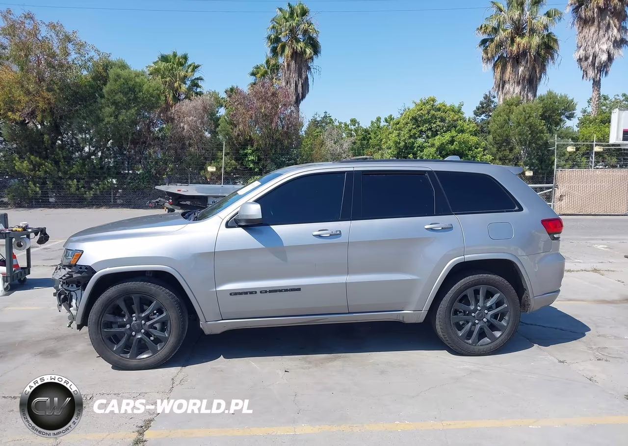 2020 Jeep Grand Cherokee Altitude 4X2 VIN:1C4RJEAG2LC391393 - 14