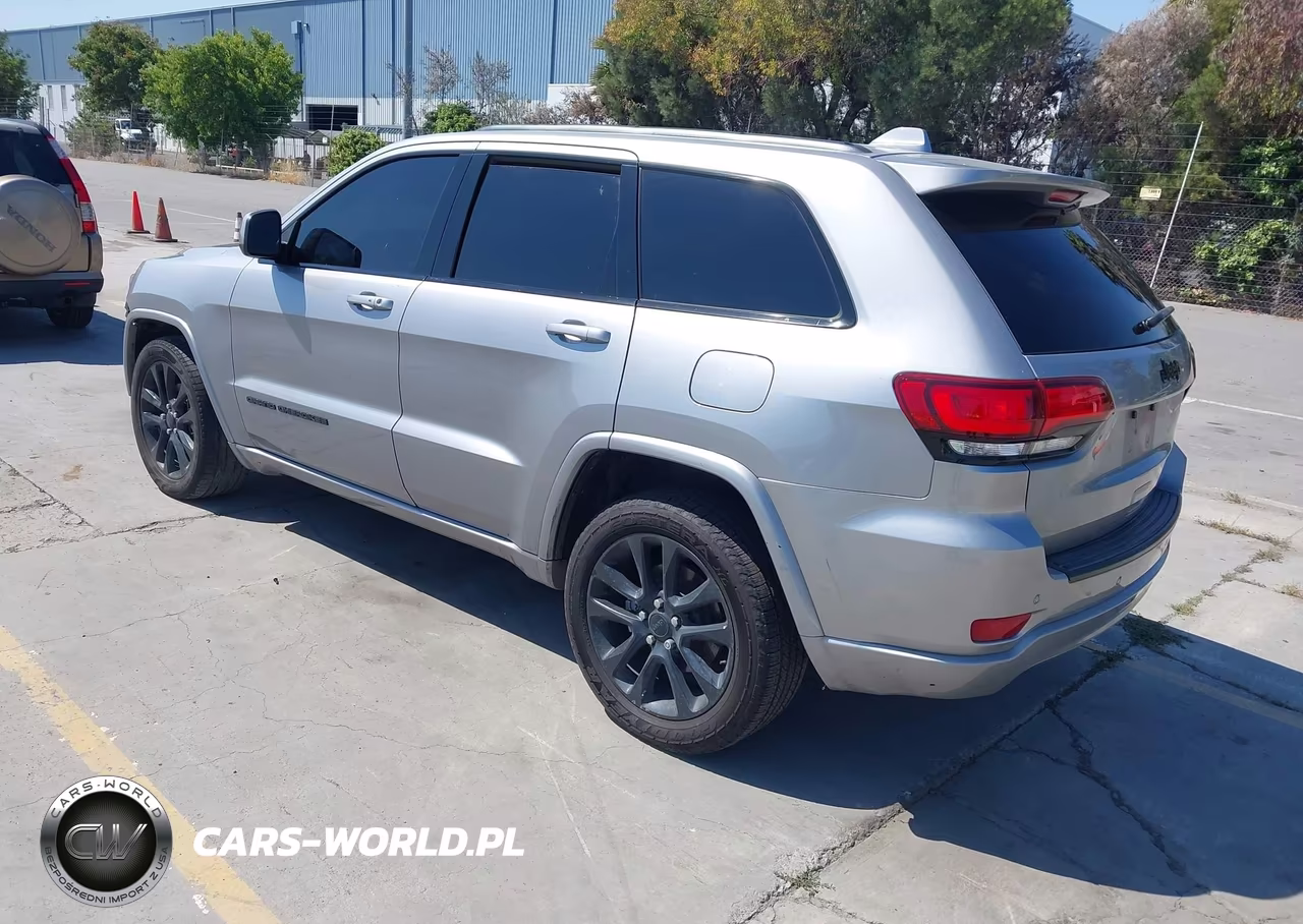 2020 Jeep Grand Cherokee Altitude 4X2 VIN:1C4RJEAG2LC391393 - 3