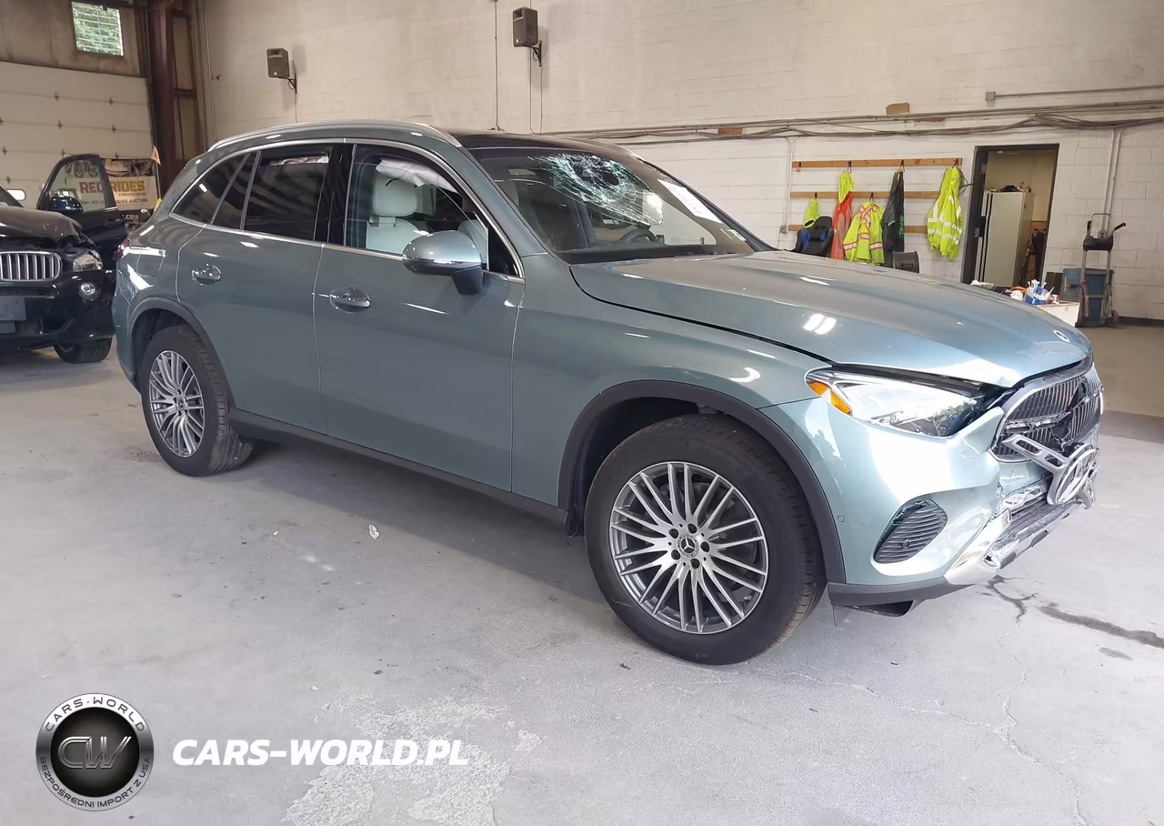 2026 Mercedes-Benz Glc 300 – zdjęcie 1 z 16