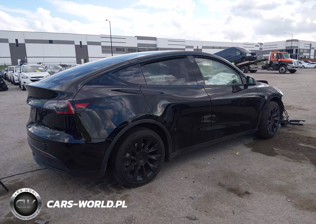 2022 Tesla Model Y Long Range Dual Motor All-Wheel Drive VIN:7SAYGAEE8NF365837 - 4