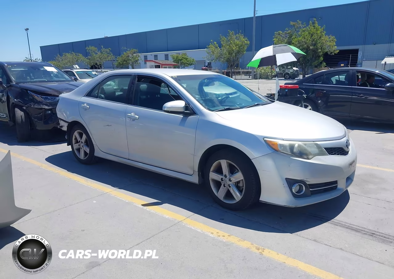 2014 Toyota Camry Se – zdjęcie 1 z 17
