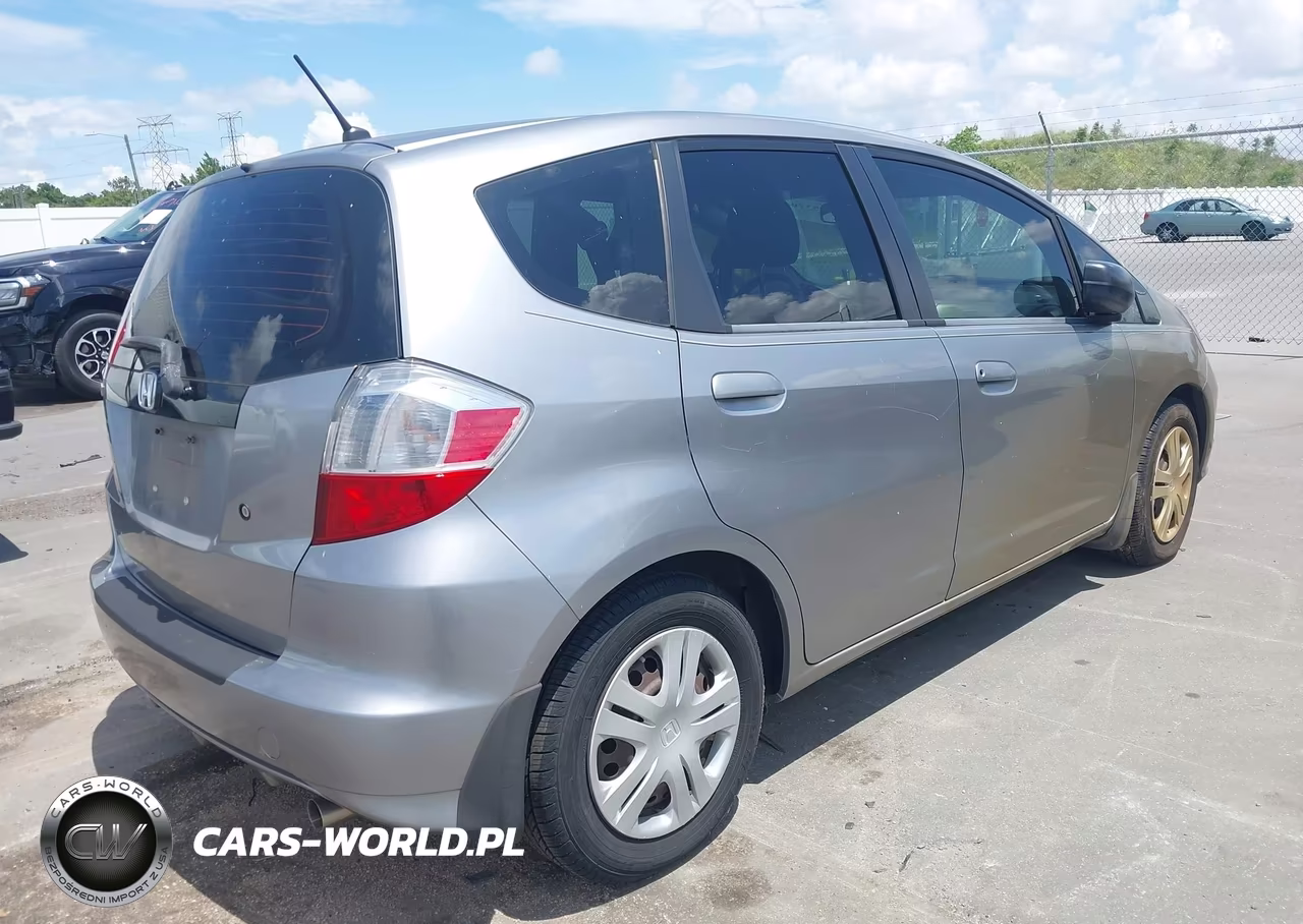2010 Honda Fit VIN:JHMGE8H2XAC003412 - 4