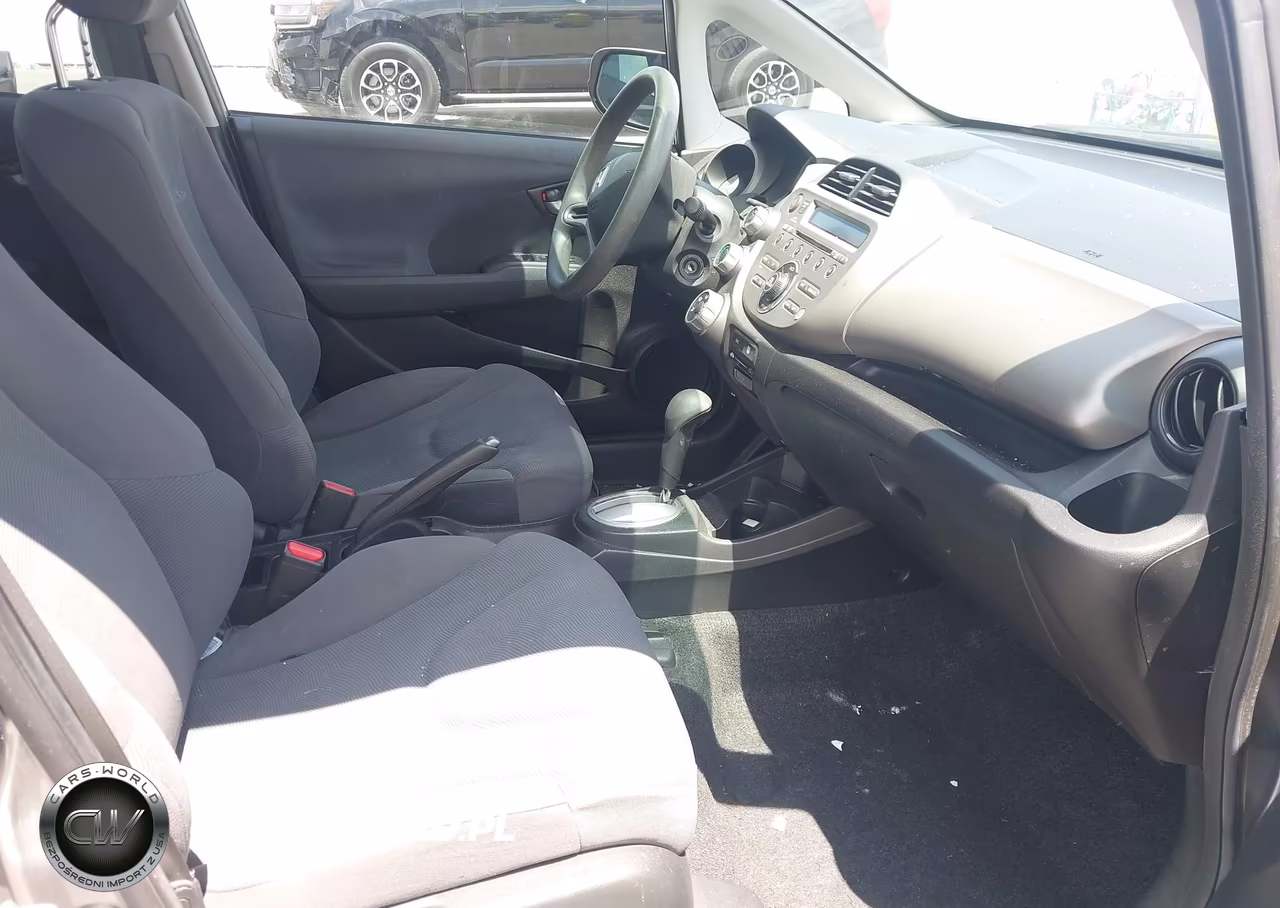 2010 Honda Fit VIN:JHMGE8H2XAC003412 - 5