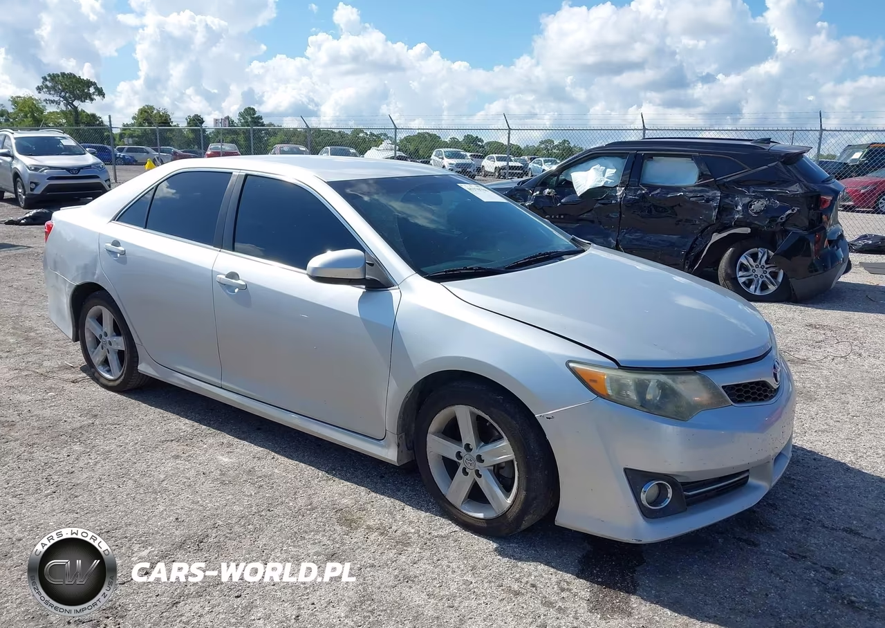 2014 Toyota Camry Se – zdjęcie 1 z 16