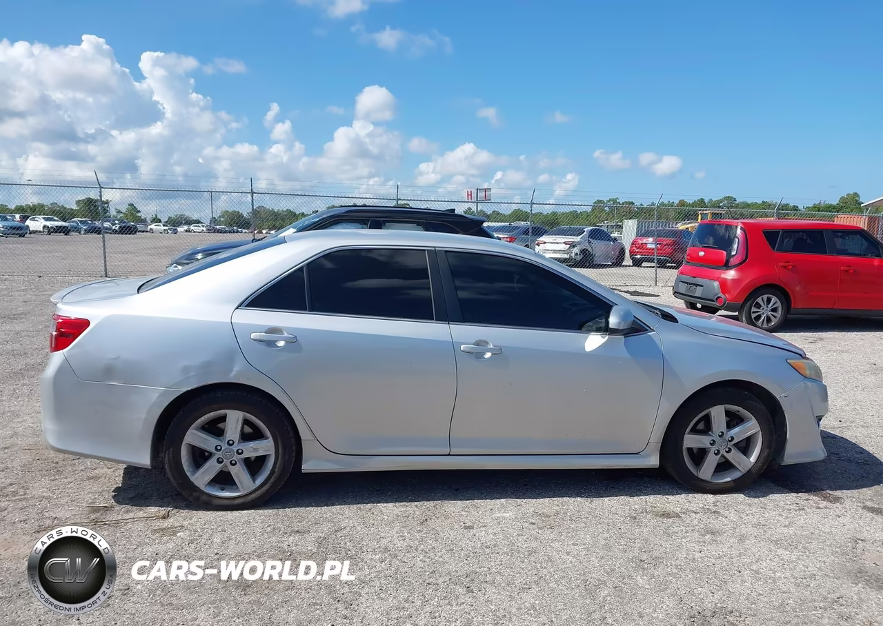 2014 Toyota Camry Se VIN:4T1BF1FK0EU311932 - 13