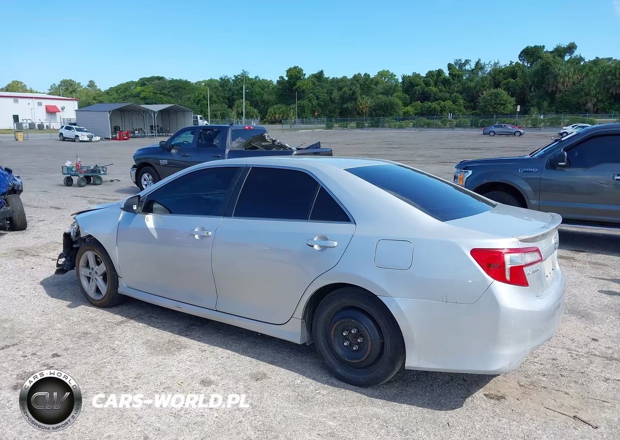 2014 Toyota Camry Se VIN:4T1BF1FK0EU311932 - 3