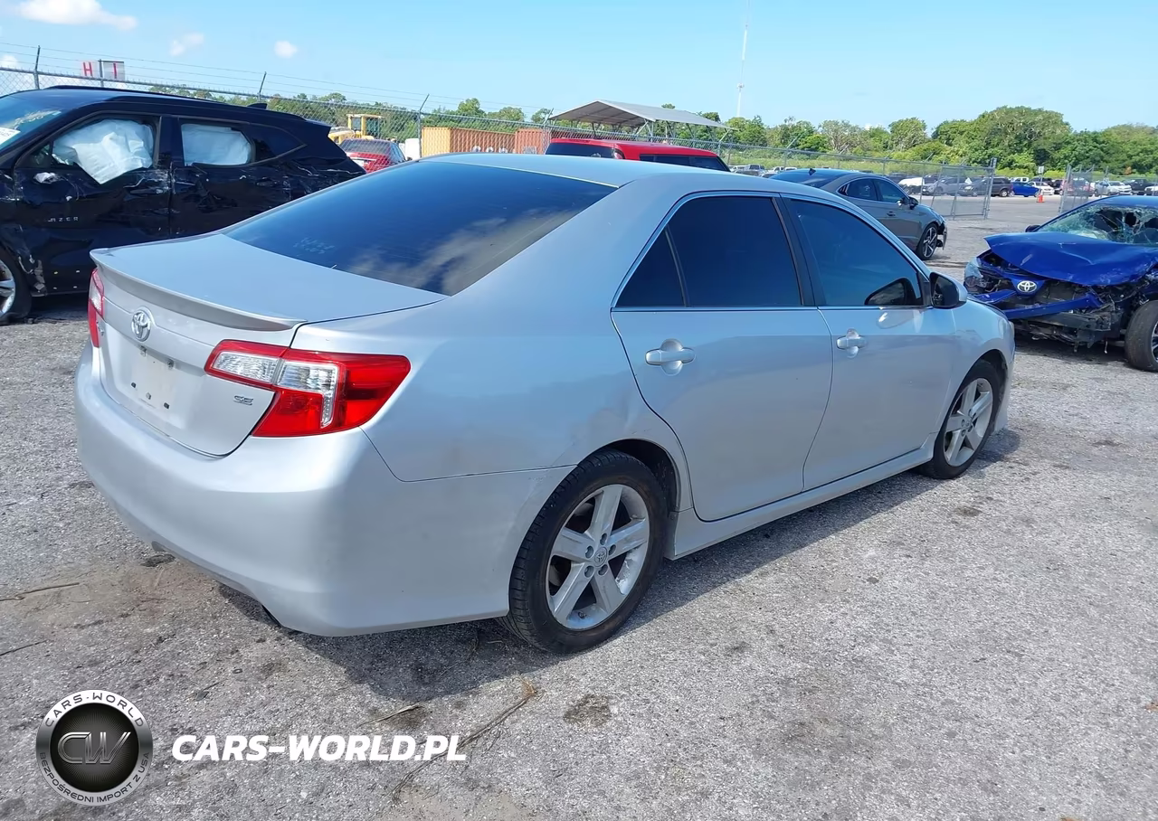 2014 Toyota Camry Se VIN:4T1BF1FK0EU311932 - 4
