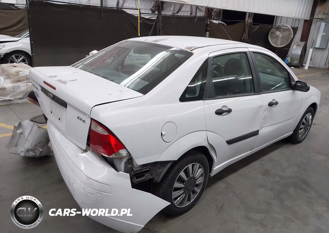2005 Ford Focus Zx4 VIN:1FAFP34N35W201205 - 4