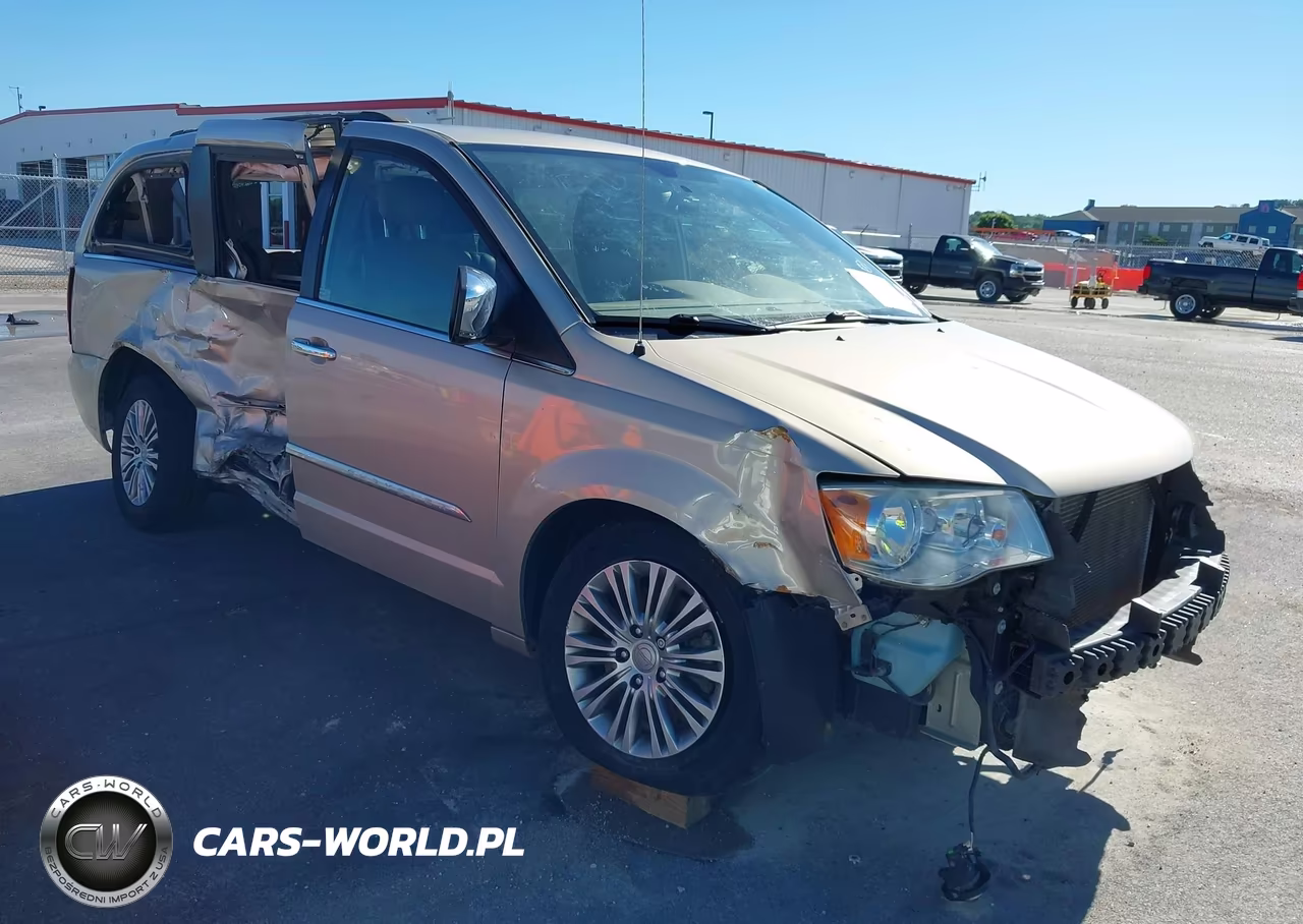 2013 Chrysler Town & Country Touring-L – zdjęcie 1 z 15