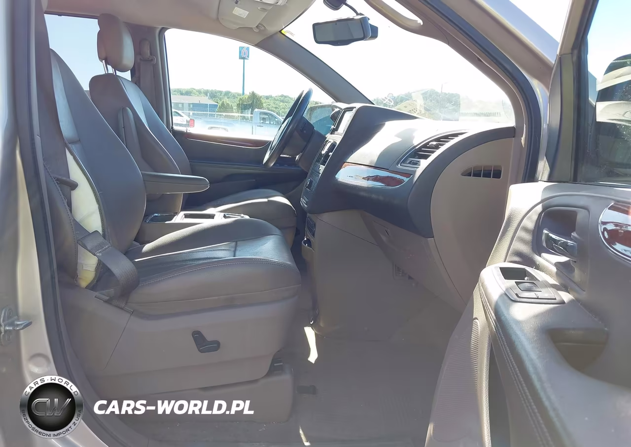 2013 Chrysler Town & Country Touring-L VIN:2C4RC1CG3DR537860 - 5