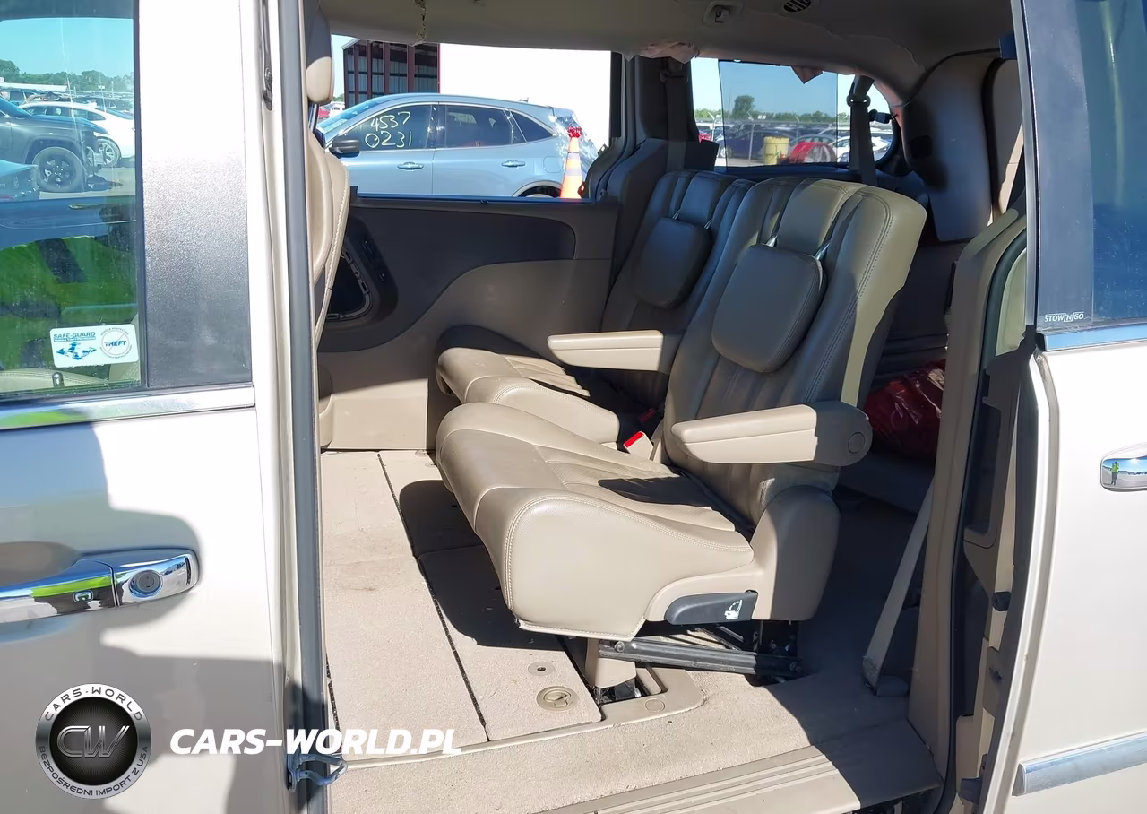 2013 Chrysler Town & Country Touring-L VIN:2C4RC1CG3DR537860 - 8
