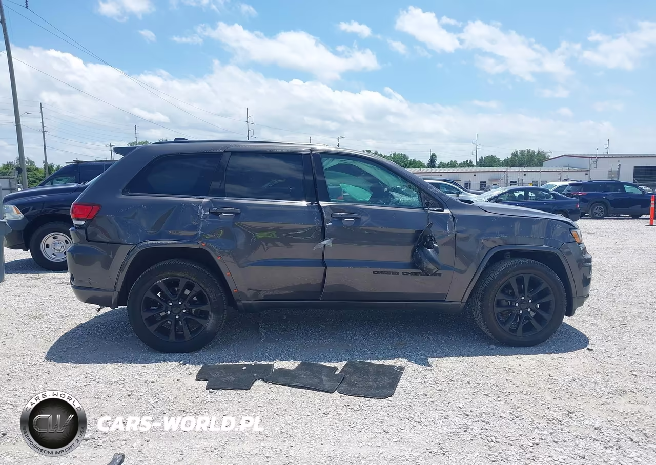 2020 Jeep Grand Cherokee Altitude 4X4 VIN:1C4RJFAG0LC366823 - 13
