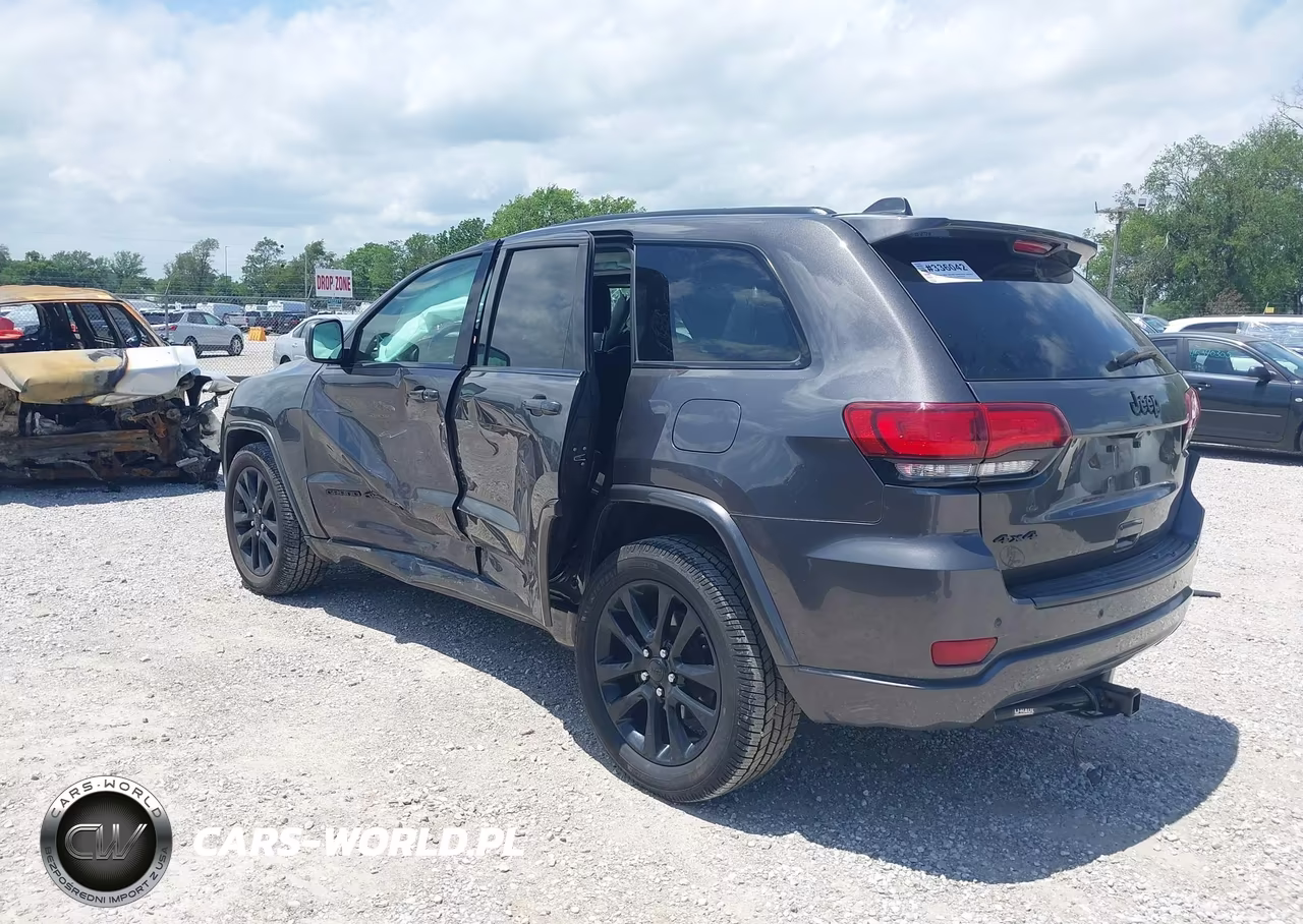 2020 Jeep Grand Cherokee Altitude 4X4 VIN:1C4RJFAG0LC366823 - 3