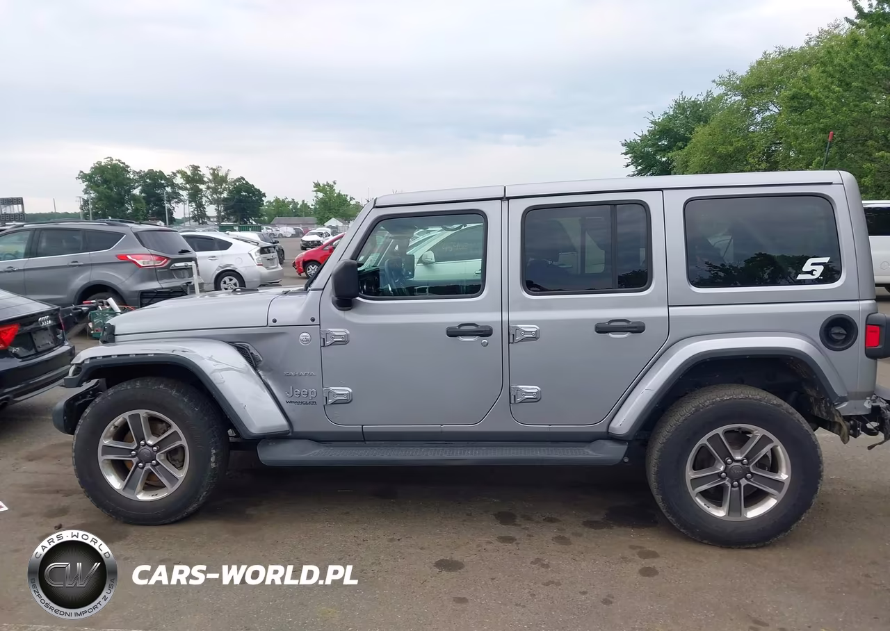 2018 Jeep Wrangler Unlimited Sahara 4X4 VIN:1C4HJXEGXJW127304 - 14