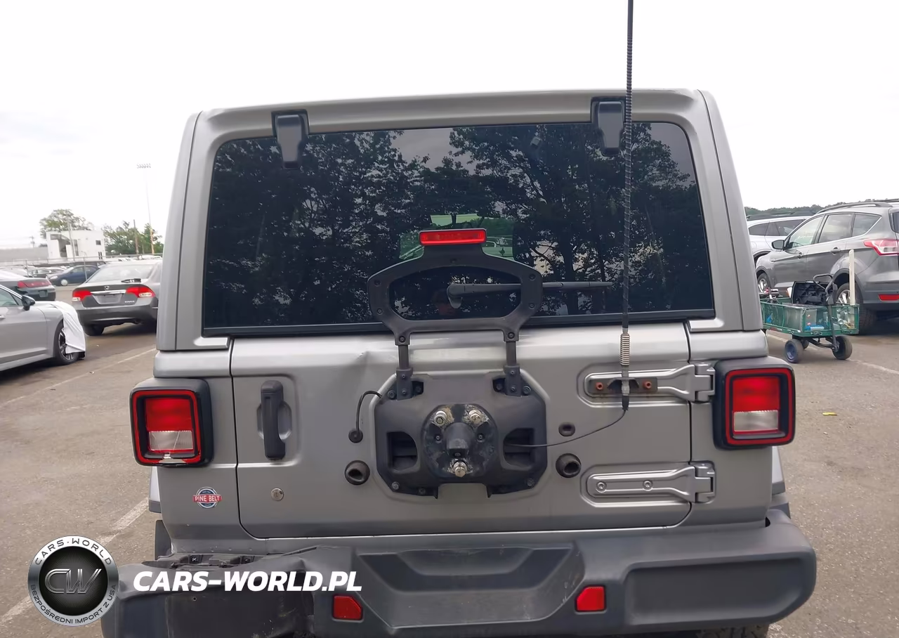 2018 Jeep Wrangler Unlimited Sahara 4X4 VIN:1C4HJXEGXJW127304 - 16