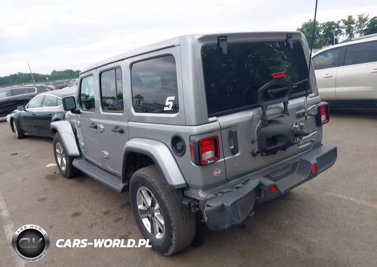 2018 Jeep Wrangler Unlimited Sahara 4X4 VIN:1C4HJXEGXJW127304 - 3