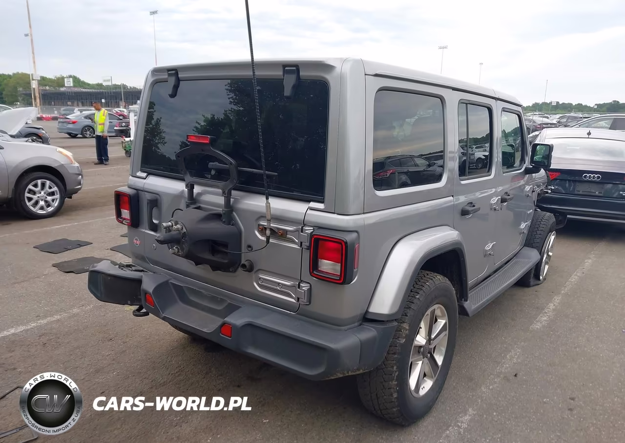 2018 Jeep Wrangler Unlimited Sahara 4X4 VIN:1C4HJXEGXJW127304 - 4