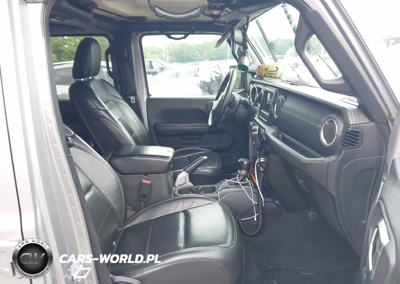 2018 Jeep Wrangler Unlimited Sahara 4X4 VIN:1C4HJXEGXJW127304 - 5