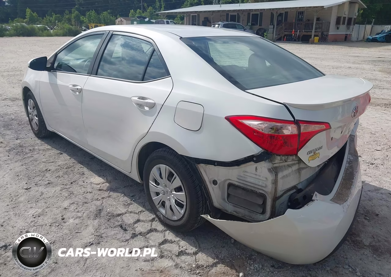 2018 Toyota Corolla Le Eco VIN:5YFBPRHE8JP750343 - 3