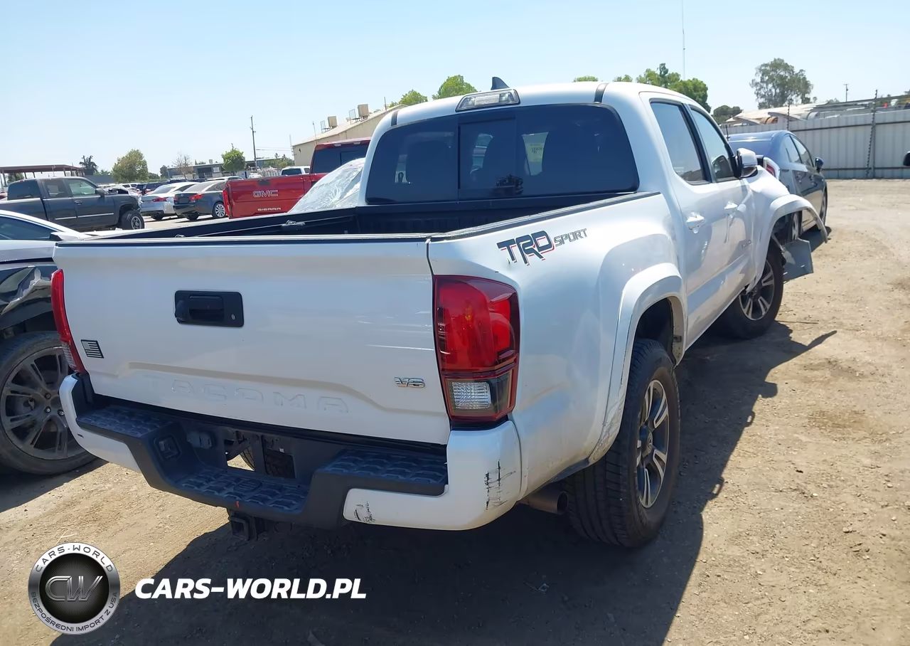 2018 Toyota Tacoma Trd Sport VIN:3TMAZ5CN0JM065461 - 4