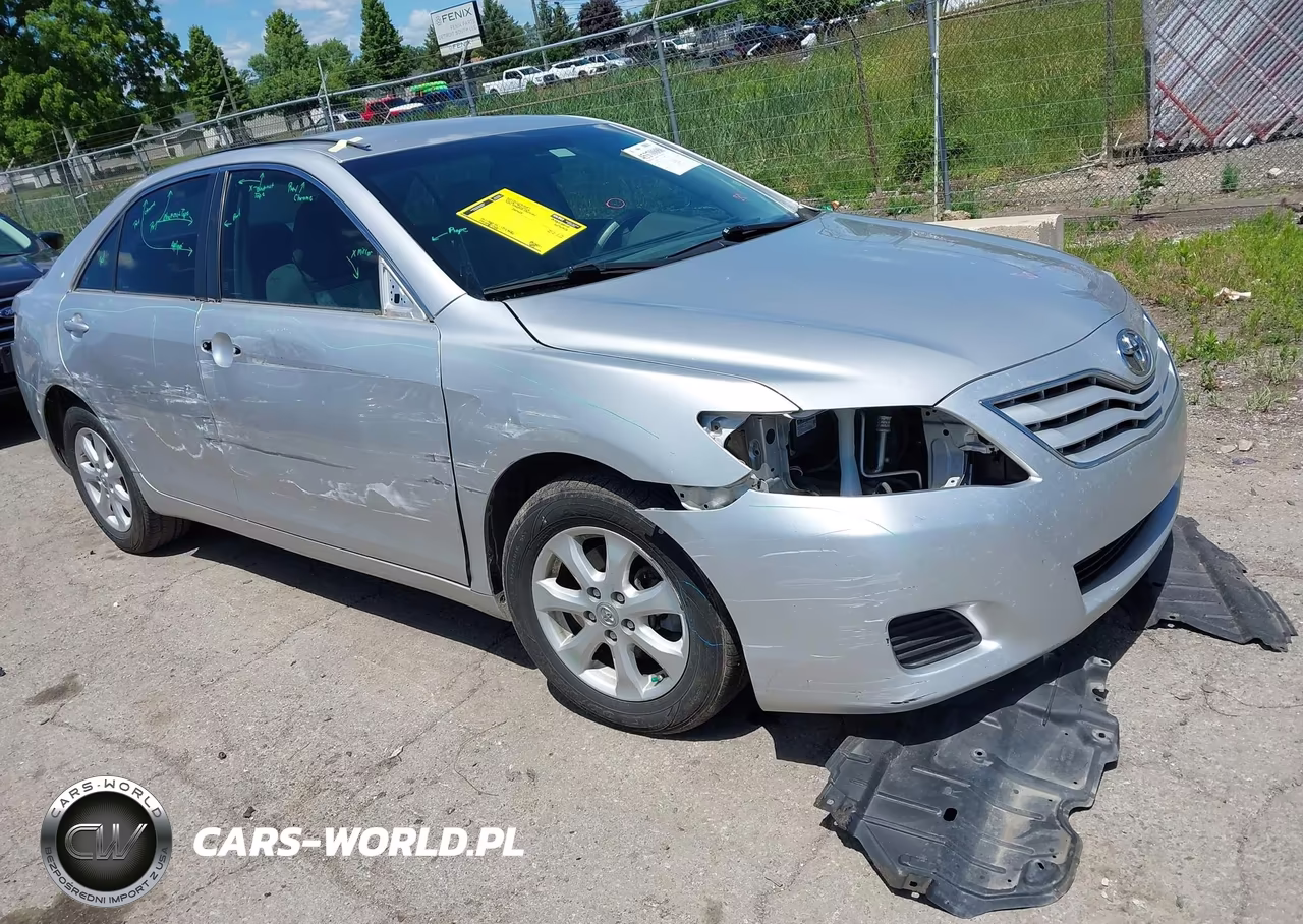 2011 Toyota Camry Le – zdjęcie 1 z 17