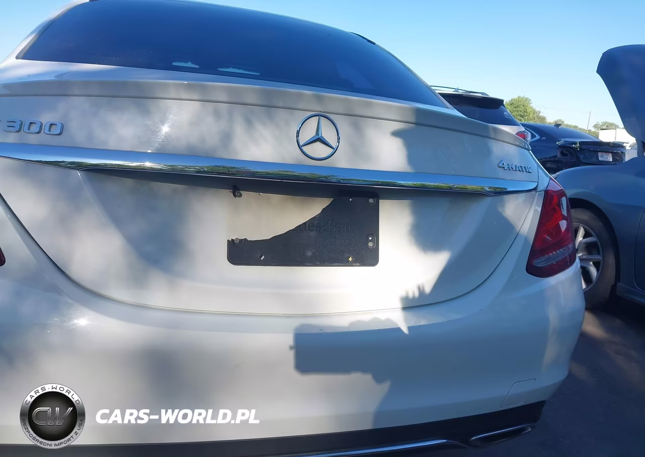 2018 Mercedes-Benz C 300 4Matic VIN:55SWF4KB8JU247220 - 18