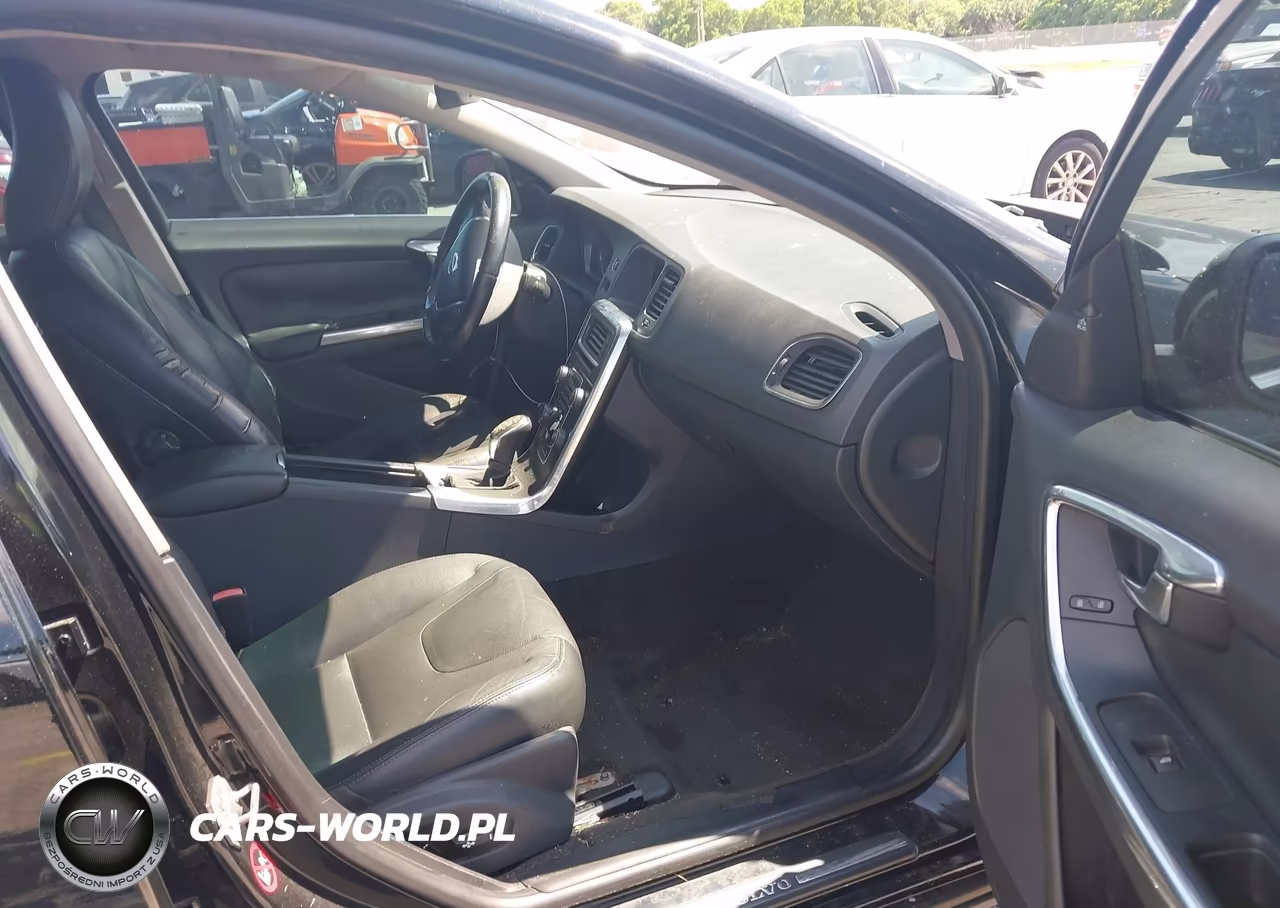 2015 Volvo S60 T5 Premier Plus VIN:YV140MFC4F1317884 - 5