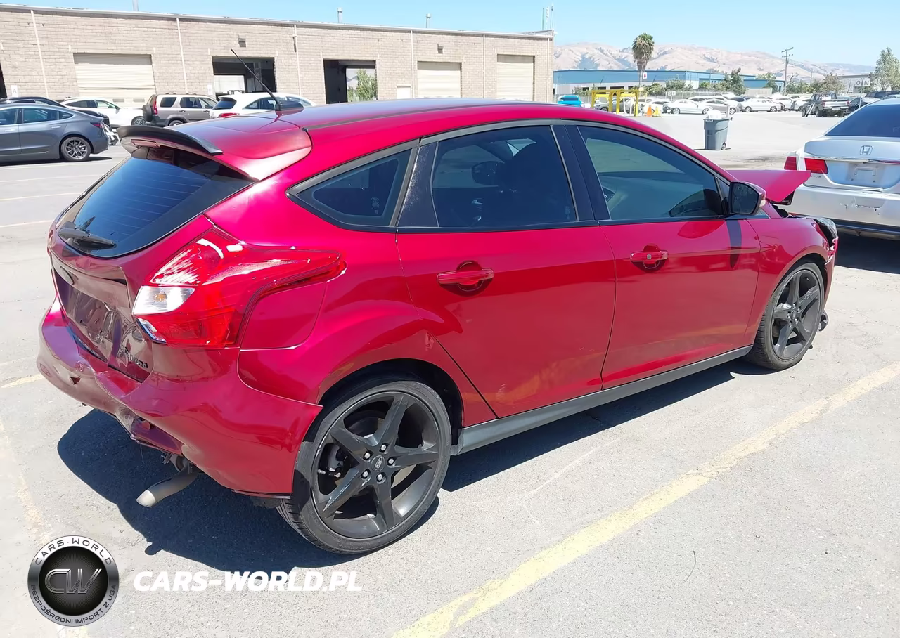 2013 Ford Focus Titanium VIN:1FADP3N2XDL178064 - 4