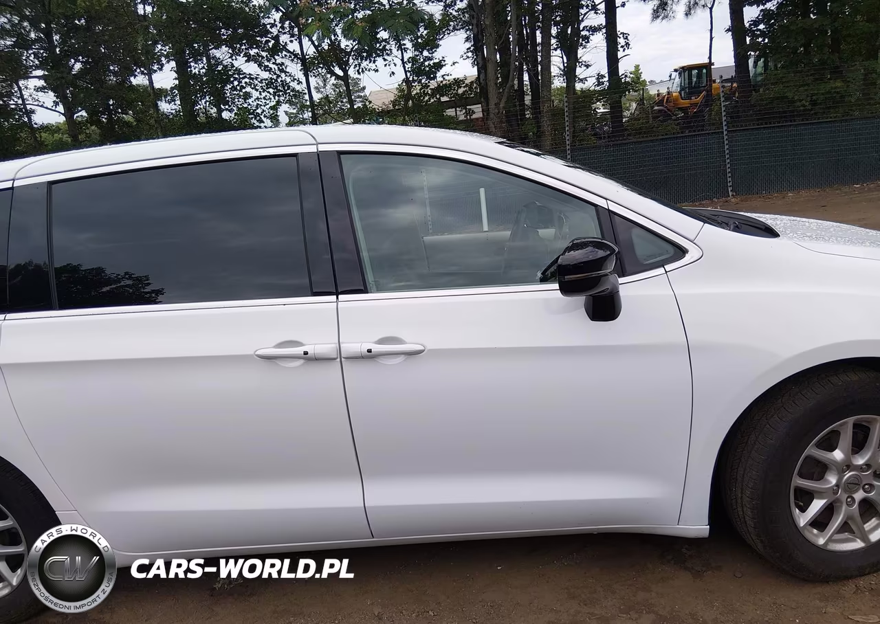 2024 Chrysler Pacifica Touring L VIN:2C4RC1BG4RR165325 - 13