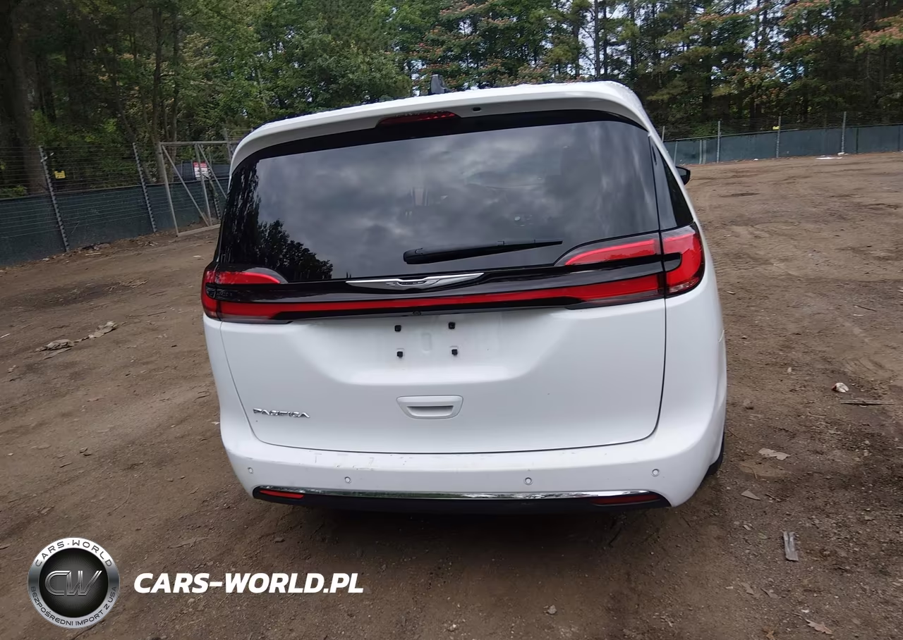 2024 Chrysler Pacifica Touring L VIN:2C4RC1BG4RR165325 - 16